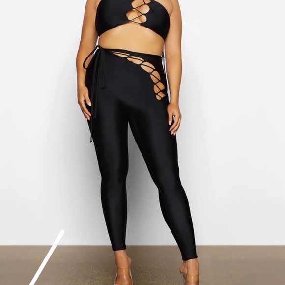 SKIMS Cutout Lace Up Legging NWT Onyx S (SK0054) - Picture 2 of 4
